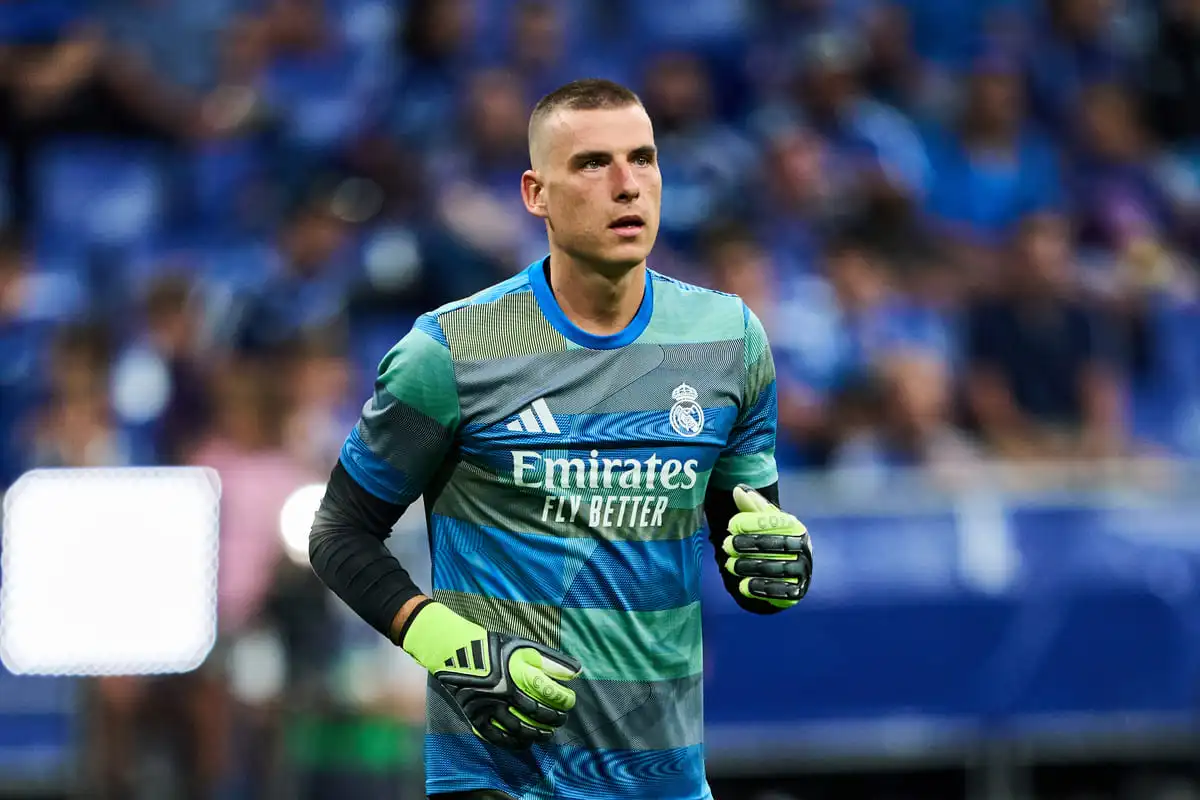 OVIEDO, SPAIN - AUGUST 24: Andriy Lunin of Real Madrid warms up prior to the LaLiga EA Sports match between Real Oviedo and Real Madrid CF at Carlos Tartiere on August 24, 2025 in Oviedo, Spain. (Photo by Juan Manuel Serrano Arce/Getty Images)