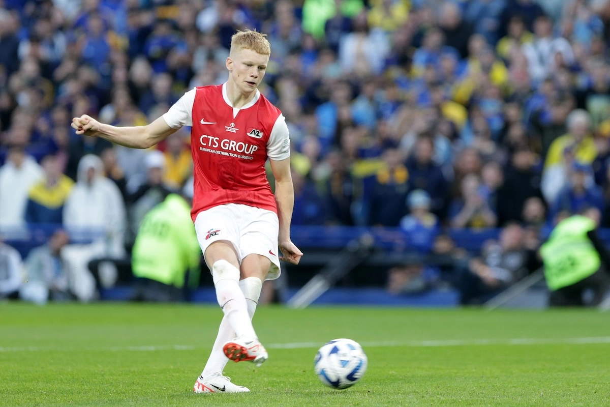 BUENOS AIRES, ARGENTINA - SEPTEMBER 9: Kees Smit of Az Alkmaar fails in the penalty shoot out during a match between Boca Juniors and AZ Alkmaar as part of U20 InterContinental Cup 2023 at Estadio Alberto J. Armando on September 9, 2023 in Buenos Aires, Argentina. (Photo by Daniel Jayo/Getty Images) l Real Madrid