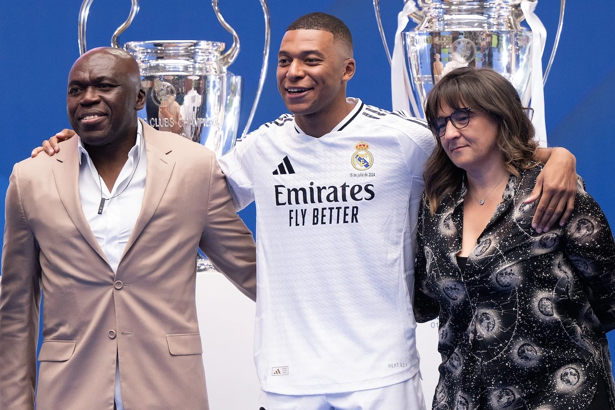 MADRID, SPAIN - JULY 16: Real Madrid new signing, Kylian Mbappe poses with his father Wilfried Mbappe and his mother Fayza Lamari is unveiled at Estadio Santiago Bernabeu on July 16, 2024 in Madrid, Spain. (Photo by David Ramos/Getty Images)