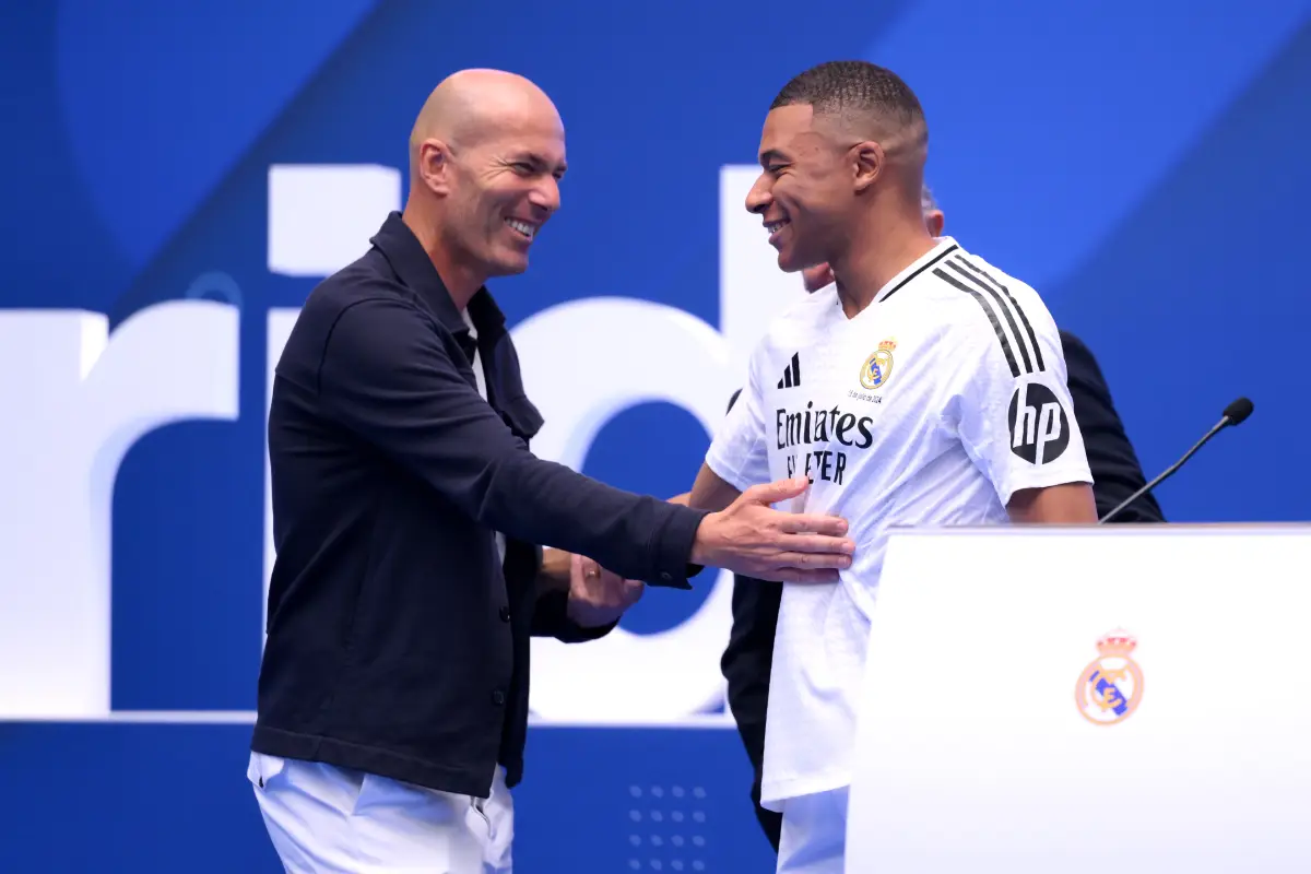 Zidane et Mbappé en juillet 2024 (Photo by David Ramos/Getty Images).
