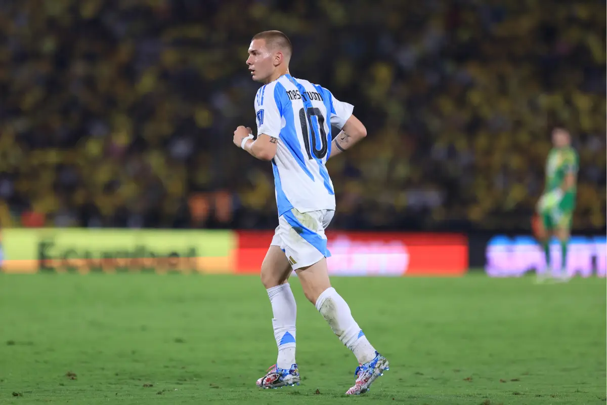 La première de Mastantuono avec le N°10 de l'Argentine