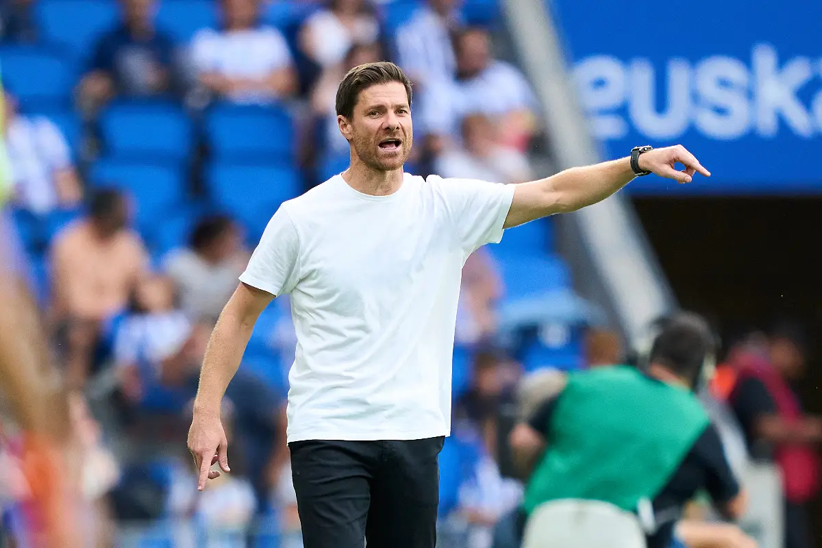Xabi Alonso lors d'un match amical face à la Real en juillet 2023 (Photo by Juan Manuel Serrano Arce/Getty Images).