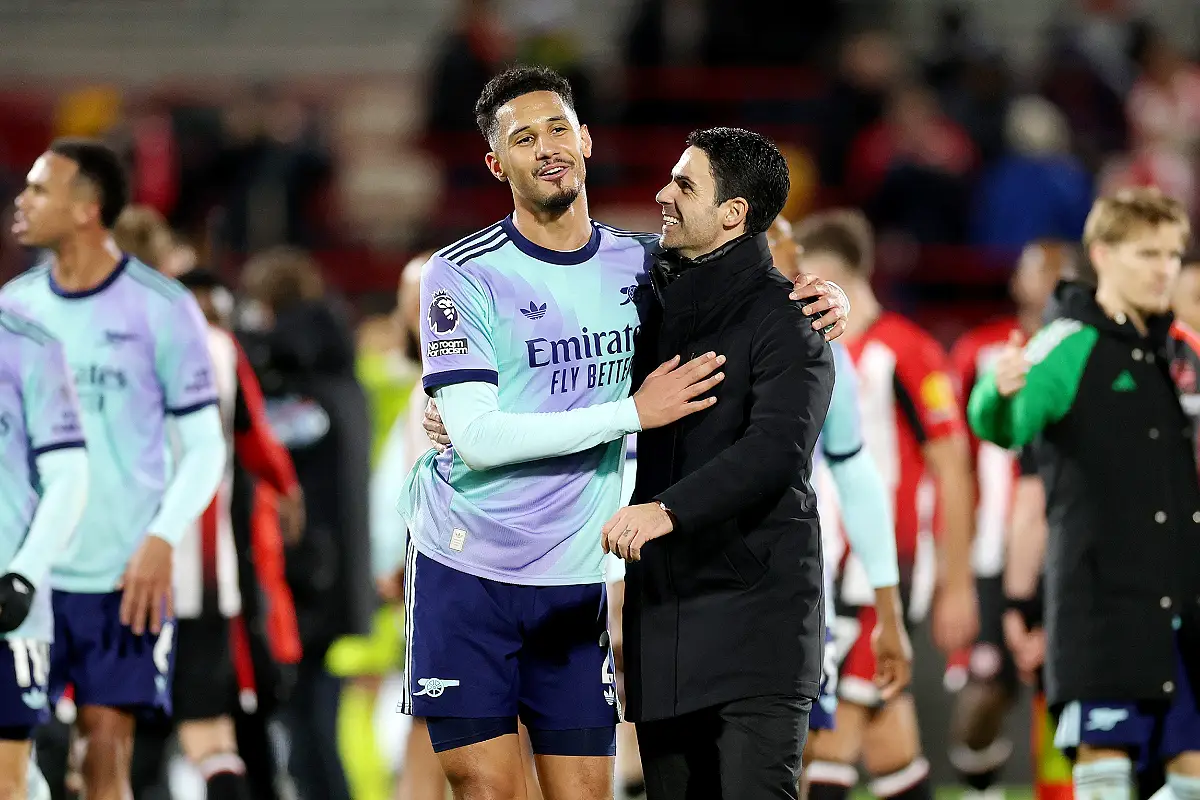 Saliba et Arteta en janvier dernier (Photo by Richard Heathcote/Getty Images).