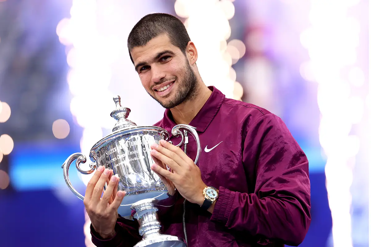 NEW YORK, NEW YORK - SEPTEMBER 07: Carlos Alcaraz of Spain poses with his trophy after defeating Jannik Sinner of Italy during their Men's Singles Final match on Day Fifteen of the 2025 US Open at USTA Billie Jean King National Tennis Center on September 07, 2025 in New York City. (Photo by Clive Brunskill/Getty Images)