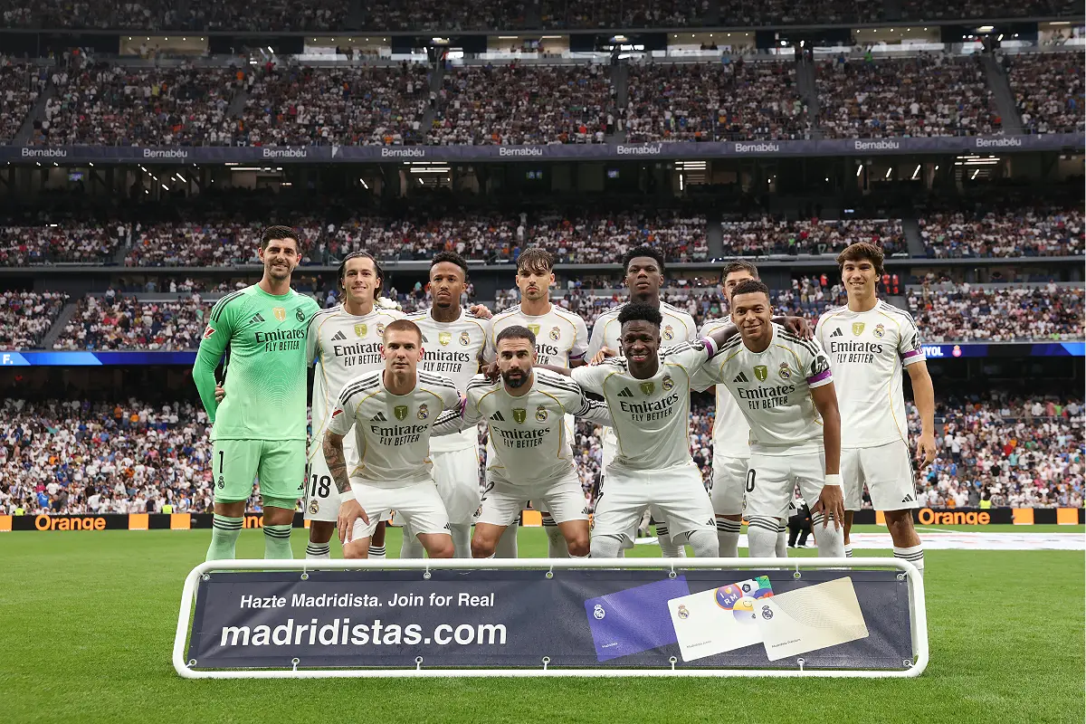 MADRID, SPAIN - SEPTEMBER 20: Players of Real Madrid pose for a photo prior to the LaLiga EA Sports match between Real Madrid CF and RCD Espanyol de Barcelona at Estadio Santiago Bernabeu on September 20, 2025 in Madrid, Spain. (Photo by Florencia Tan Jun/Getty Images)