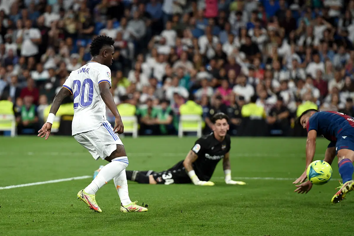 MADRID, SPAIN - MAY 12: Vinicius Jr. of Real Madrid scores their side's fifth goal during the La Liga Santander match between Real Madrid CF and Levante UD at Estadio Santiago Bernabeu on May 12, 2022 in Madrid, Spain. (Photo by Denis Doyle/Getty Images)