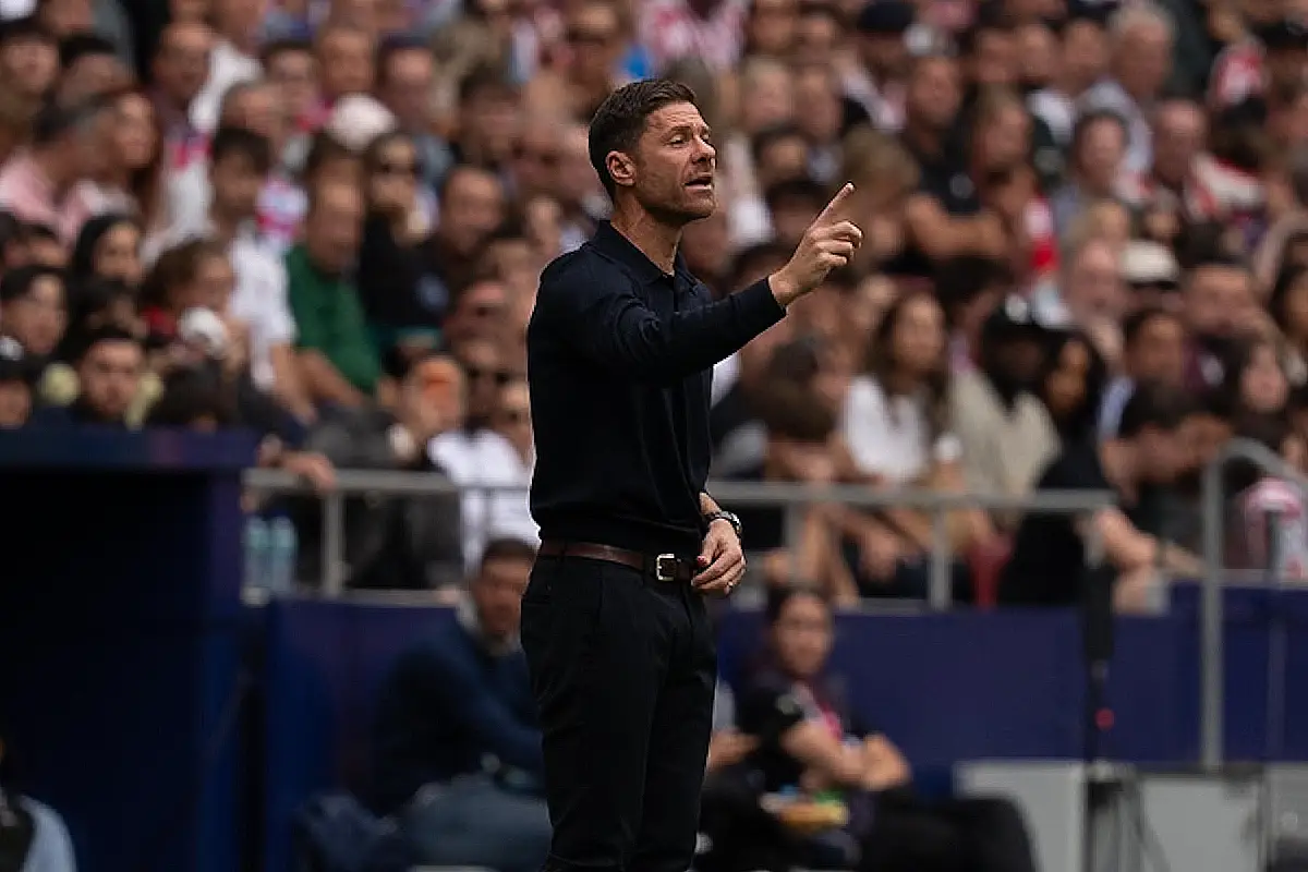 Xabi Alonso pendant Atletico de Madrid - Real Madrid (Instagram : Brazaa7)