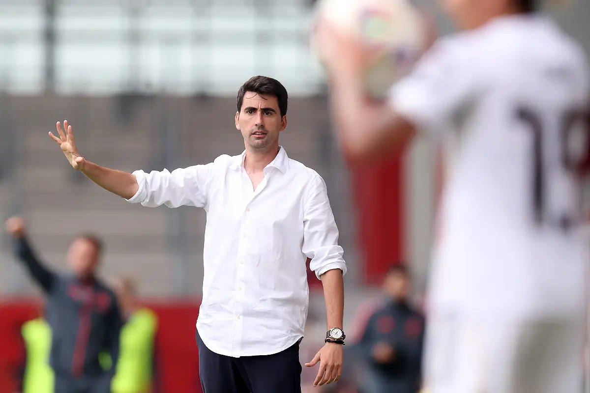MUNICH, GERMANY - AUGUST 21: Pau Marc Quesada Tormos, head coach of Real Madrid reacts during the Women's pre-season friendly match between FC Bayern München and Real Madrid CF at FCB Campus on August 21, 2025 in Munich, Germany. (Photo by Alexander Hassenstein/Getty Images)