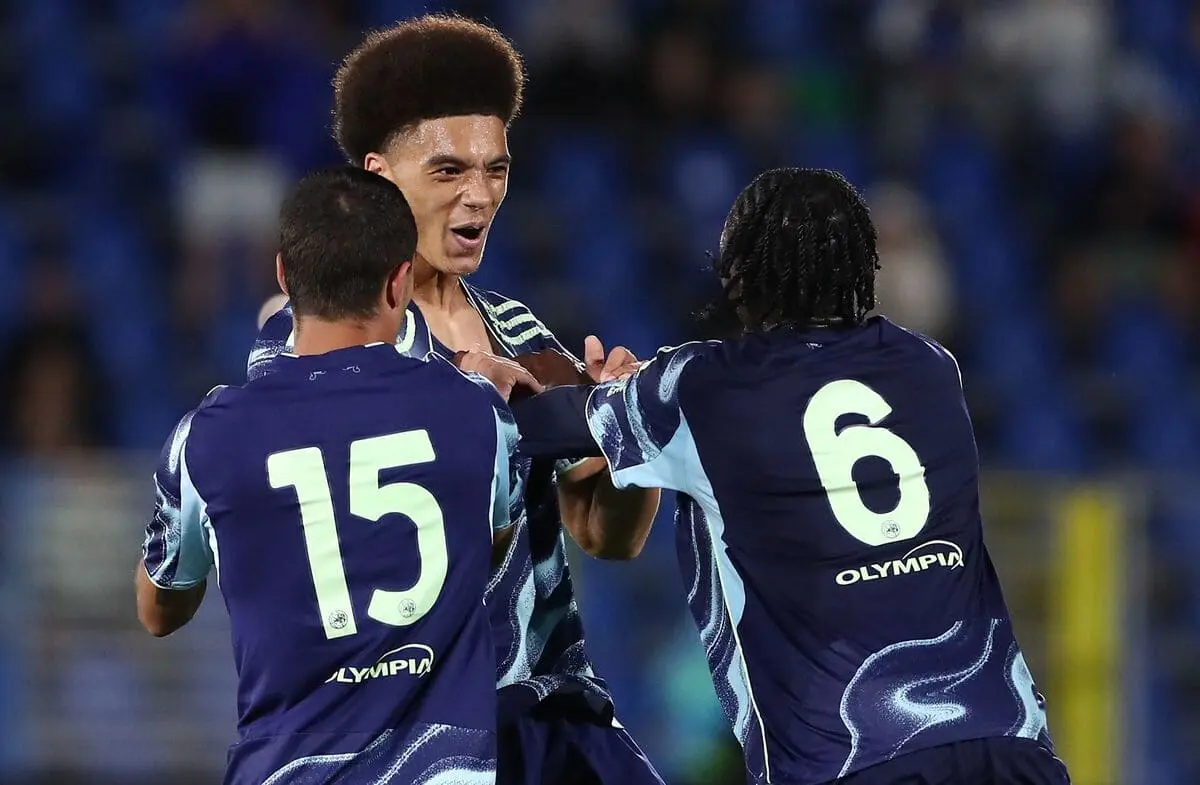 COMO, ITALY - JULY 24: Aaron Bouwman of Ajax celebrates his goal with his team-mates during the Como Cup match between Ajax and Celtic FC at Giuseppe Sinigaglia Stadium on July 24, 2025 in Como, Italy. (Photo by Marco Luzzani/Getty Images)