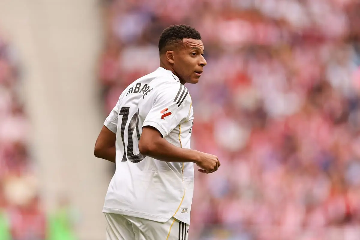 MADRID, SPAIN - SEPTEMBER 27: Kylian Mbappe of Real Madrid looks on during the LaLiga EA Sports match between Atletico de Madrid and Real Madrid CF at Riyadh Air Metropolitano on September 27, 2025 in Madrid, Spain. (Photo by Florencia Tan Jun/Getty Images).
