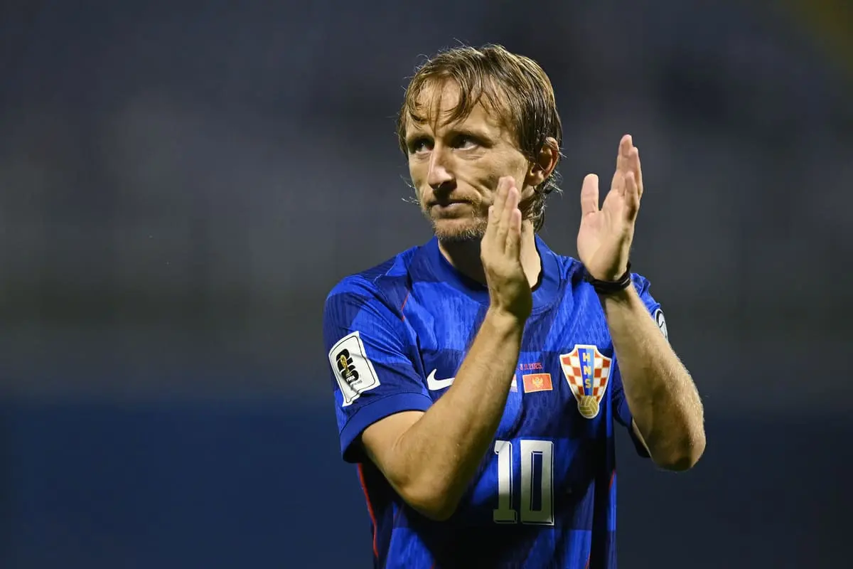 ZAGREB, CROATIA - SEPTEMBER 08: Luka Modric of Croatia applauds the fans after the team's victory in the FIFA World Cup 2026 qualifier match between Croatia and Montenegro at Stadion Maksimir on September 08, 2025 in Zagreb, Croatia. (Photo by Jurij Kodrun/Getty Images).