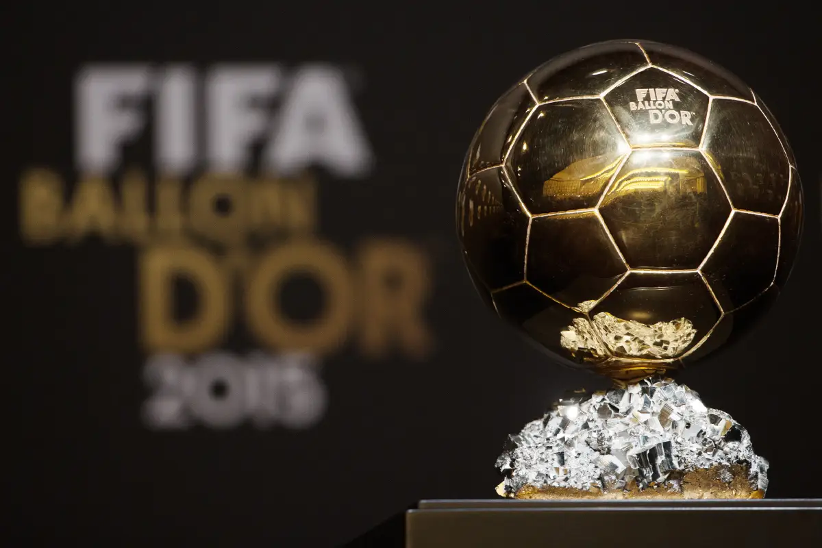 ZURICH, SWITZERLAND - JANUARY 11: The FIFA Ballon d'Or is on display prior to the FIFA Ballon d'Or Gala 2015 at the Kongresshaus on January 11, 2016 in Zurich, Switzerland. (Photo by Philipp Schmidli/Getty Images)