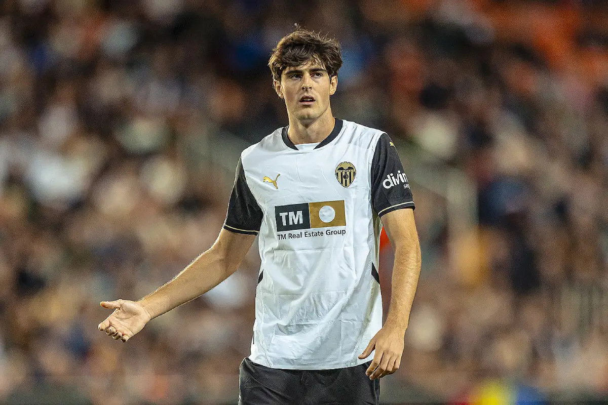 Le Real Madrid piste un milieu prometteur de Valence (fcvalencia.com)