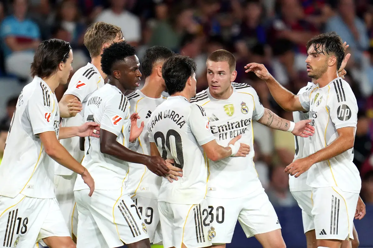 VALENCIA, SPAIN - SEPTEMBER 23: Franco Mastantuono of Real Madrid celebrates scoring his team's second goal with teammates during the LaLiga EA Sports match between Levante UD and Real Madrid CF at Ciutat de Valencia on September 23, 2025 in Valencia, Spain. (Photo by Aitor Alcalde/Getty Images)