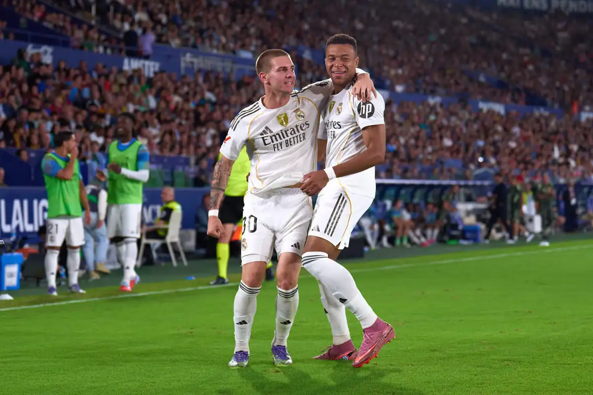 VALENCIA, SPAIN - SEPTEMBER 23: Kilyan Mbappe and Franco Mastantuono of Real Madrid celebrate the teams fourth goal during the LaLiga EA Sports match between Levante UD and Real Madrid CF at Ciutat de Valencia on September 23, 2025 in Valencia, Spain. (Photo by Aitor Alcalde/Getty Images)