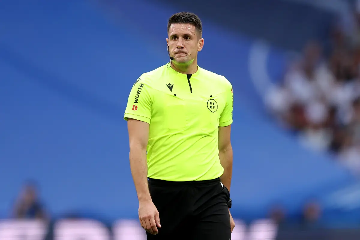 MADRID, SPAIN - JUNE 04: Referee, Isidro Diaz de Mera looks on during the LaLiga Santander match between Real Madrid CF and Athletic Club at Estadio Santiago Bernabeu on June 04, 2023 in Madrid, Spain. (Photo by Florencia Tan Jun/Getty Images)
