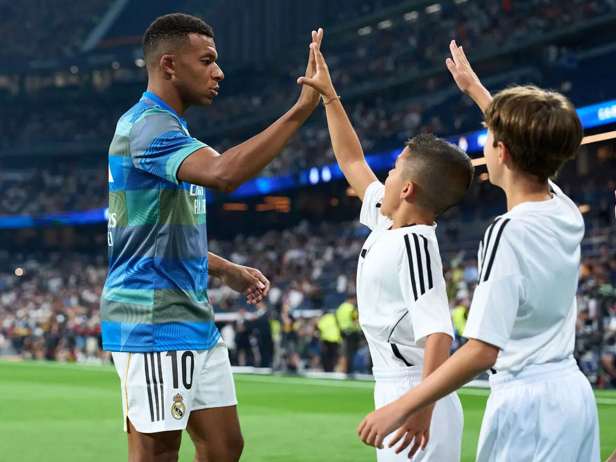 MADRID, SPAIN - AUGUST 19: Kylian Mbappe of Real Madrid interacts with fans prior to the LaLiga EA Sports match between Real Madrid CF and CA Osasuna at Estadio Santiago Bernabeu on August 19, 2025 in Madrid, Spain. (Photo by Angel Martinez/Getty Images)