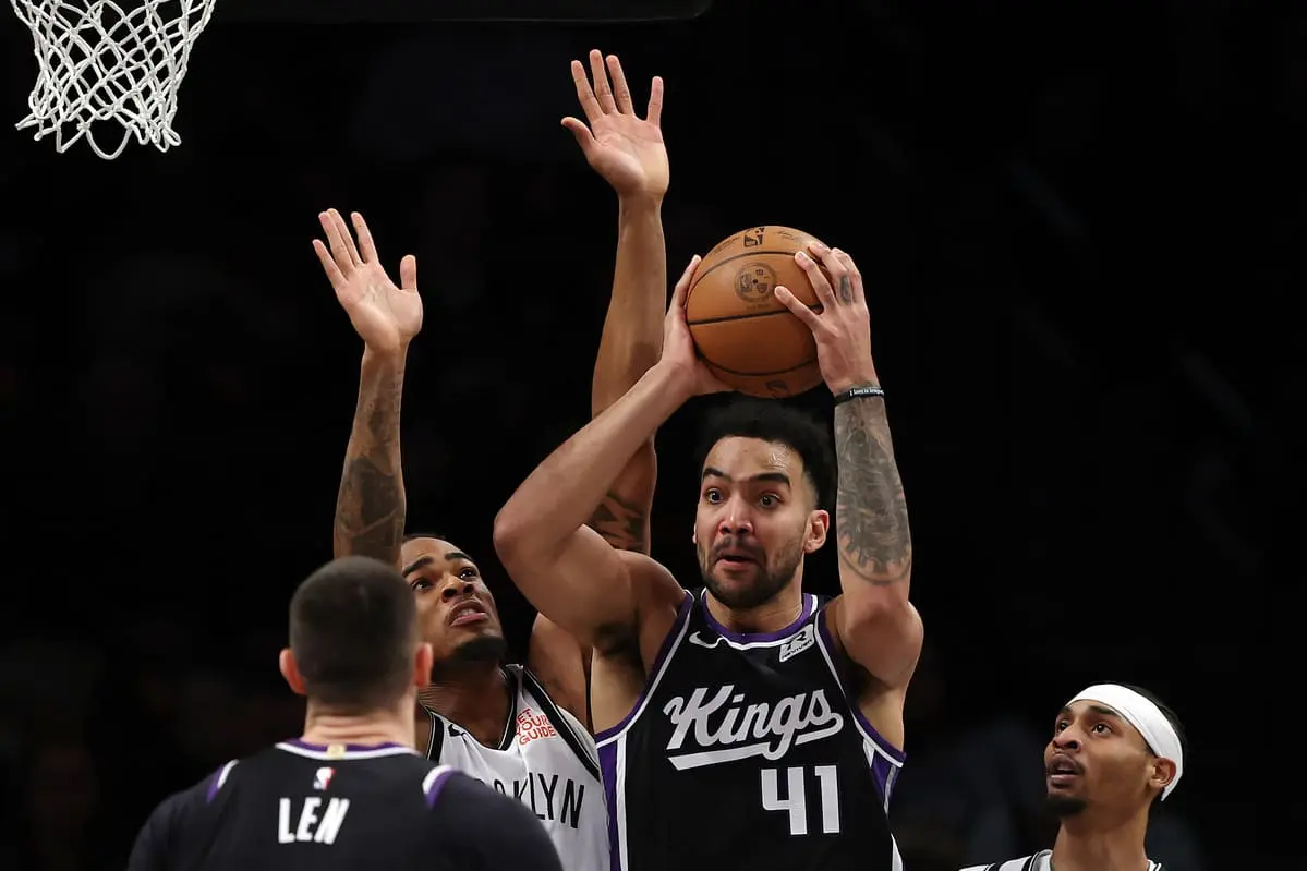 NEW YORK, NEW YORK - JANUARY 27: Trey Lyles #41 of the Sacramento Kings looks to pass as Nic Claxton #33 of the Brooklyn Nets defends during the first half at Barclays Center on January 27, 2025 in the Brooklyn borough of New York City. NOTE TO USER: User expressly acknowledges and agrees that, by downloading and or using this photograph, User is consenting to the terms and conditions of the Getty Images License Agreement. (Photo by Sarah Stier/Getty Images).