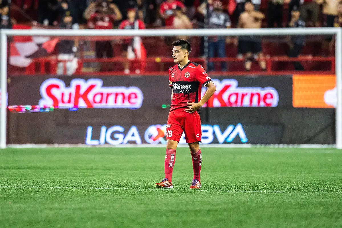 TIJUANA, MEXICO - AUGUST 31: Gilberto Mora of Tijuana looks on during the 7th round match between Tijuana and Necaxa as part of the Torneo Apertura 2025 Liga MX at Caliente Stadium on August 31, 2025 in Tijuana, Mexico. (Photo by Francisco Vega/Getty Images)