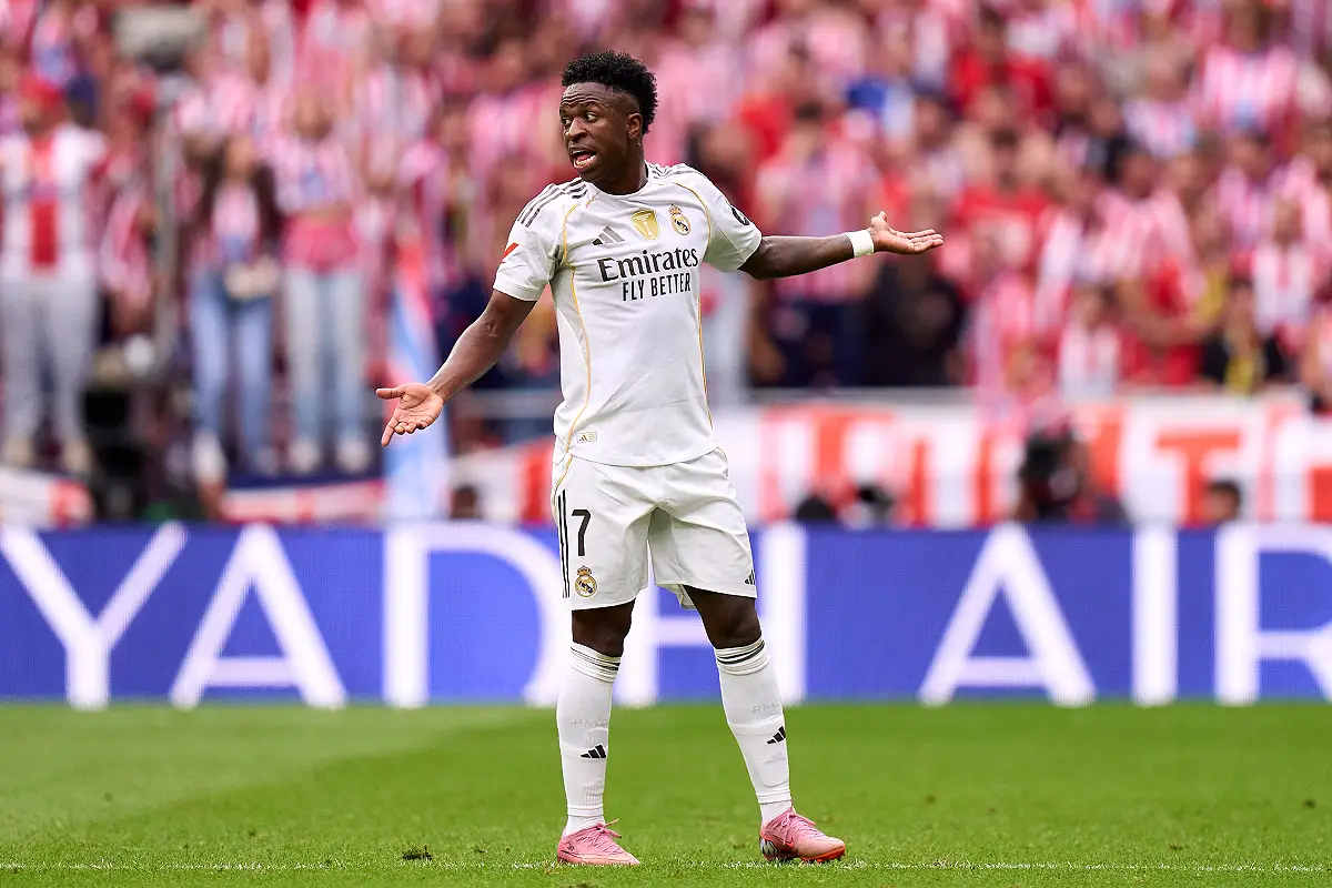 MADRID, SPAIN - SEPTEMBER 27: Vinicius Jr. of Real Madrid reacts during the LaLiga EA Sports match between Atletico de Madrid and Real Madrid CF at Riyadh Air Metropolitano on September 27, 2025 in Madrid, Spain. (Photo by Angel Martinez/Getty Images)