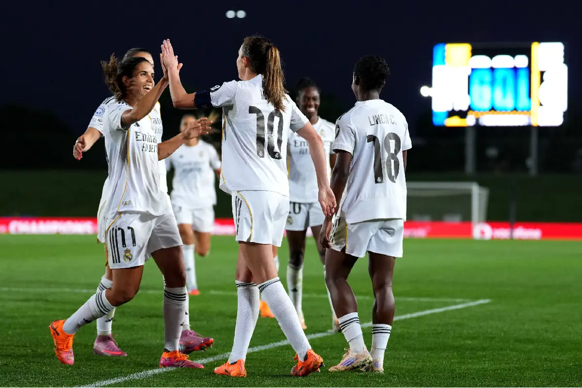 MADRID, SPAIN - OCTOBER 08: Caroline Weir of Real Madrid scores her team's fifth goal with teammate during the UEFA Women's Champions League 2025/26 league phase match between Real Madrid CF and AS Roma at Estadio Alfredo Di Stefano on October 08, 2025 in Madrid, Spain. (Photo by Aitor Alcalde/Getty Images)