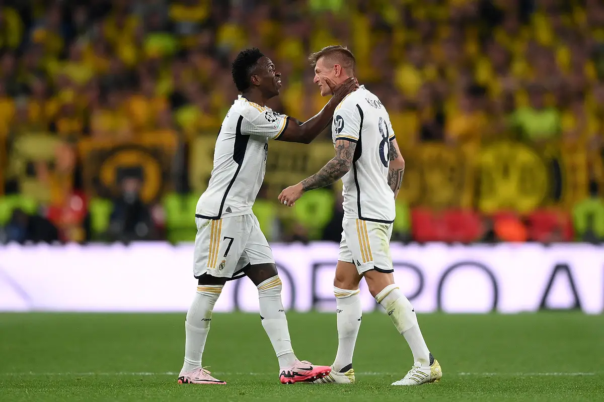 Vinicius Jr et Toni Kroos lors de la finale de Ligue des champions 2024 (Photo by Justin Setterfield/Getty Images).