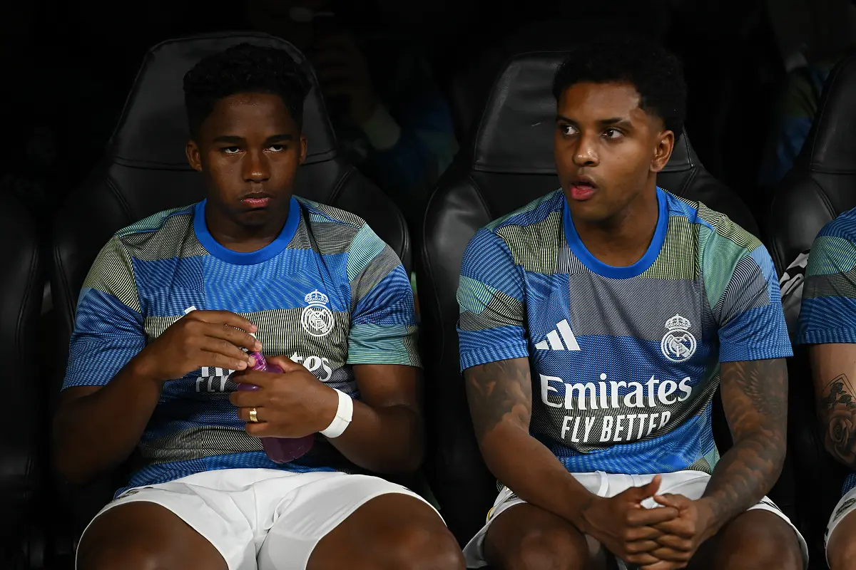 Endrick sur le banc du Real Madrid en Ligue des champions (Photo by Denis Doyle/Getty Images).