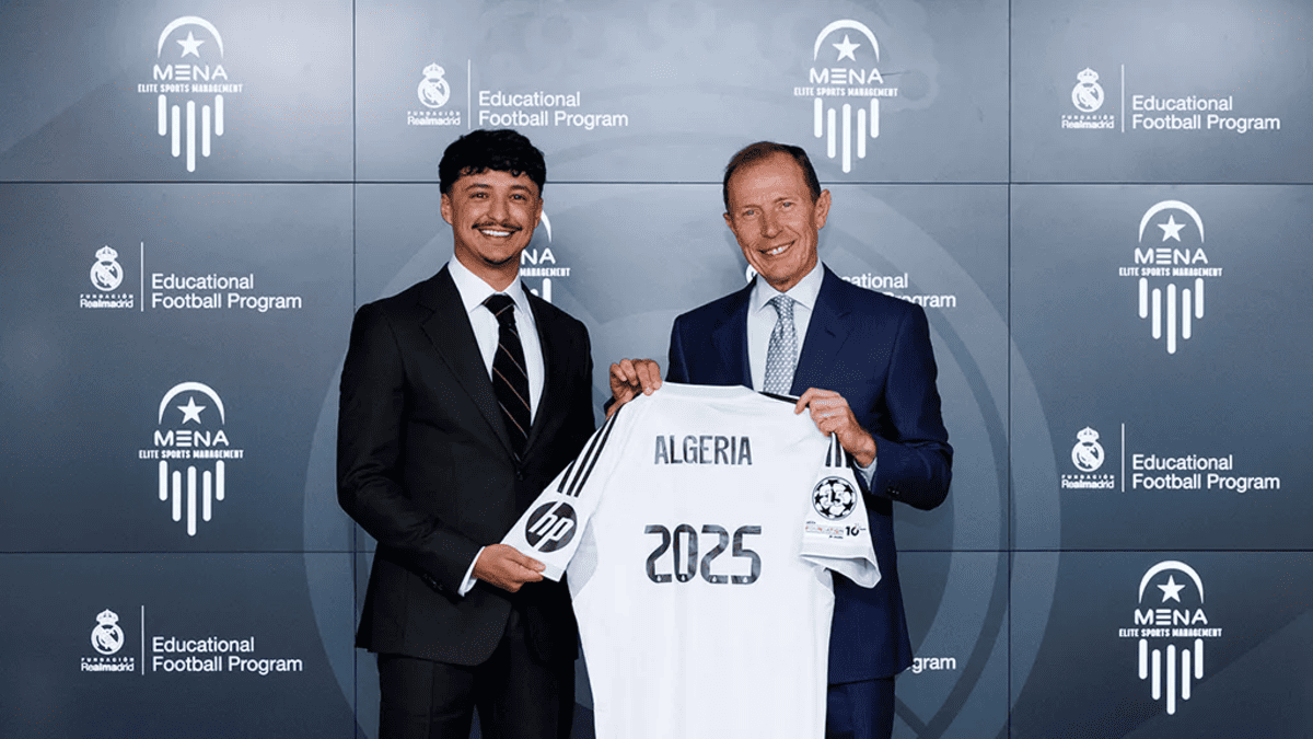 Emilio Butragueño accompagné de l'influenceur algérien Rifka. Photo publiée depuis le site du club