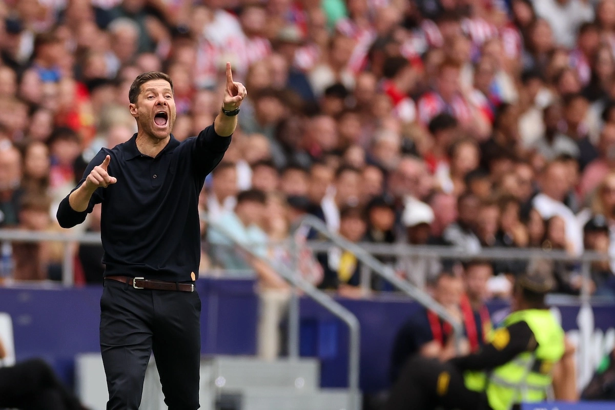 MADRID, SPAIN - SEPTEMBER 27: Xabi Alonso, Head Coach of Real Madrid, reacts during the LaLiga EA Sports match between Atletico de Madrid and Real Madrid CF at Riyadh Air Metropolitano on September 27, 2025 in Madrid, Spain. (Photo by Florencia Tan Jun/Getty Images)