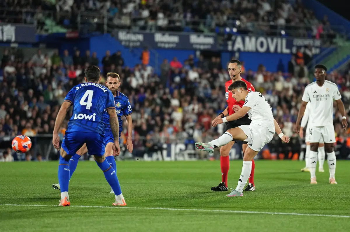 GETAFE, SPAIN - APRIL 23: Arda Gueler of Real Madrid scores his team's first goal during the LaLiga match between Getafe CF and Real Madrid CF at Coliseum Alfonso Perez on April 23, 2025 in Getafe, Spain. (Photo by Aitor Alcalde/Getty Images)