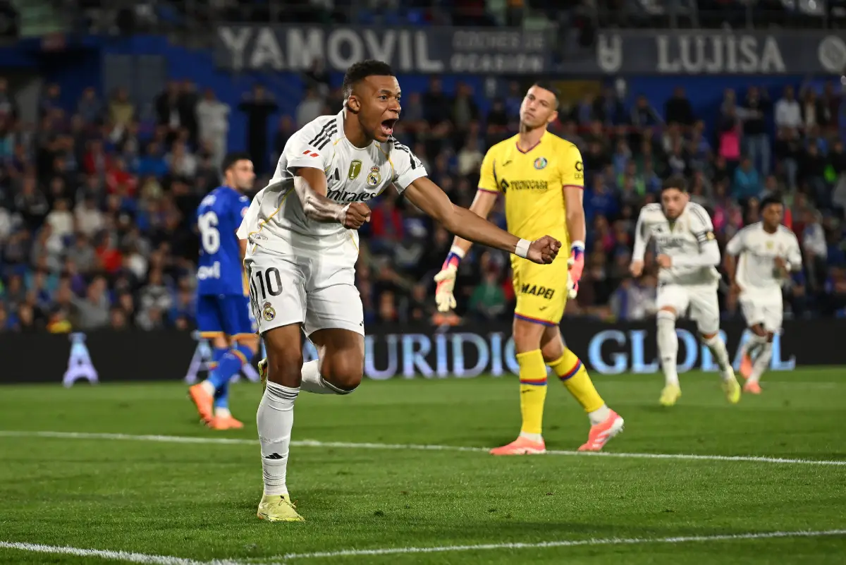 GETAFE, SPAIN - OCTOBER 19: Kylian Mbappe of Real Madrid celebrates scoring his team's first goal as David Soria of Getafe CF reacts after failing to make a save during the LaLiga EA Sports match between Getafe CF and Real Madrid CF at Coliseum Alfonso Perez on October 19, 2025 in Getafe, Spain. (Photo by Denis Doyle/Getty Images)
