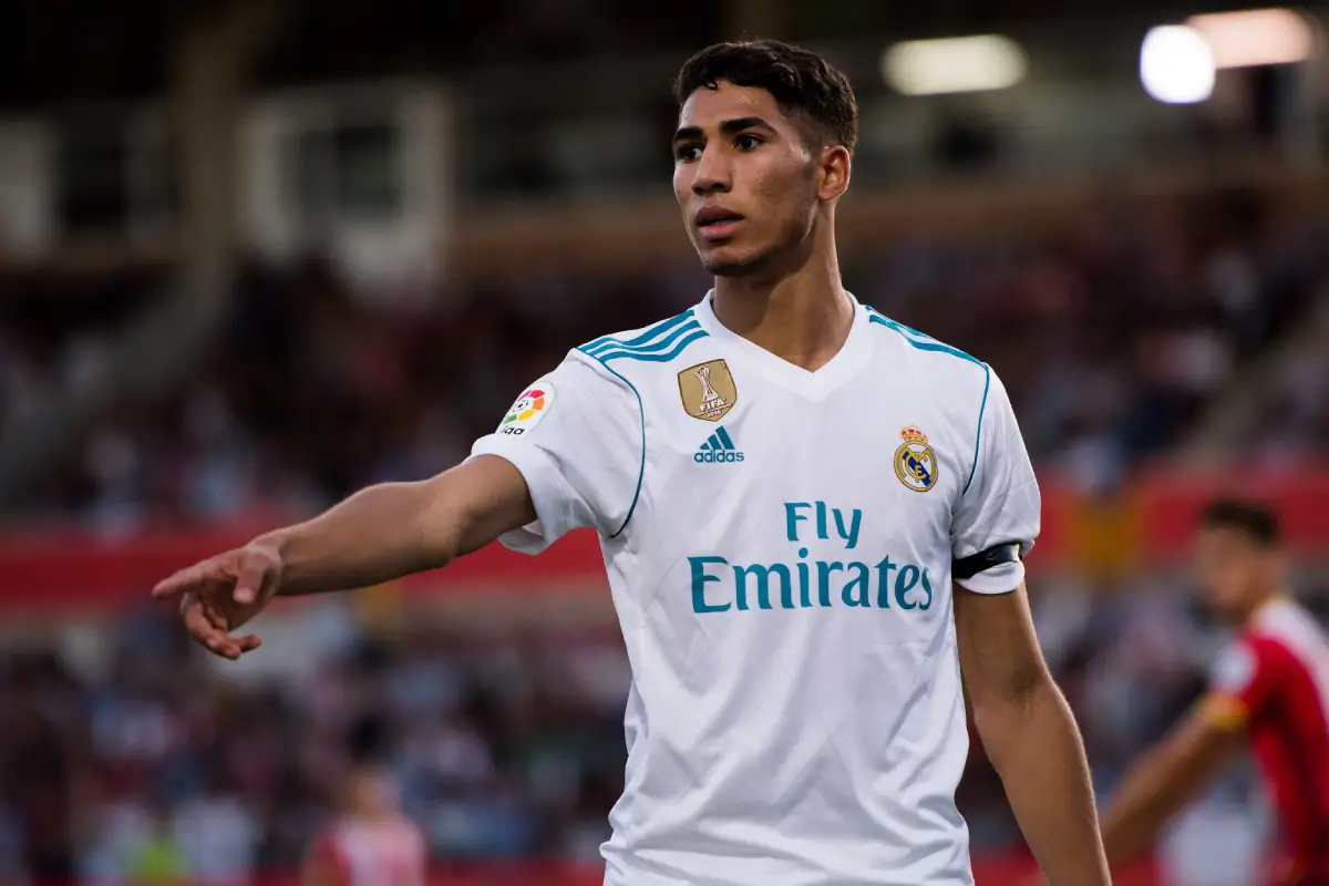 Lors de la saison 2017-2018, Achraf Hakimi avait été titulaire en début de saison avec le Real Madrid suite à la blessure de Dani Carvajal (Photo by Alex Caparros/Getty Images)