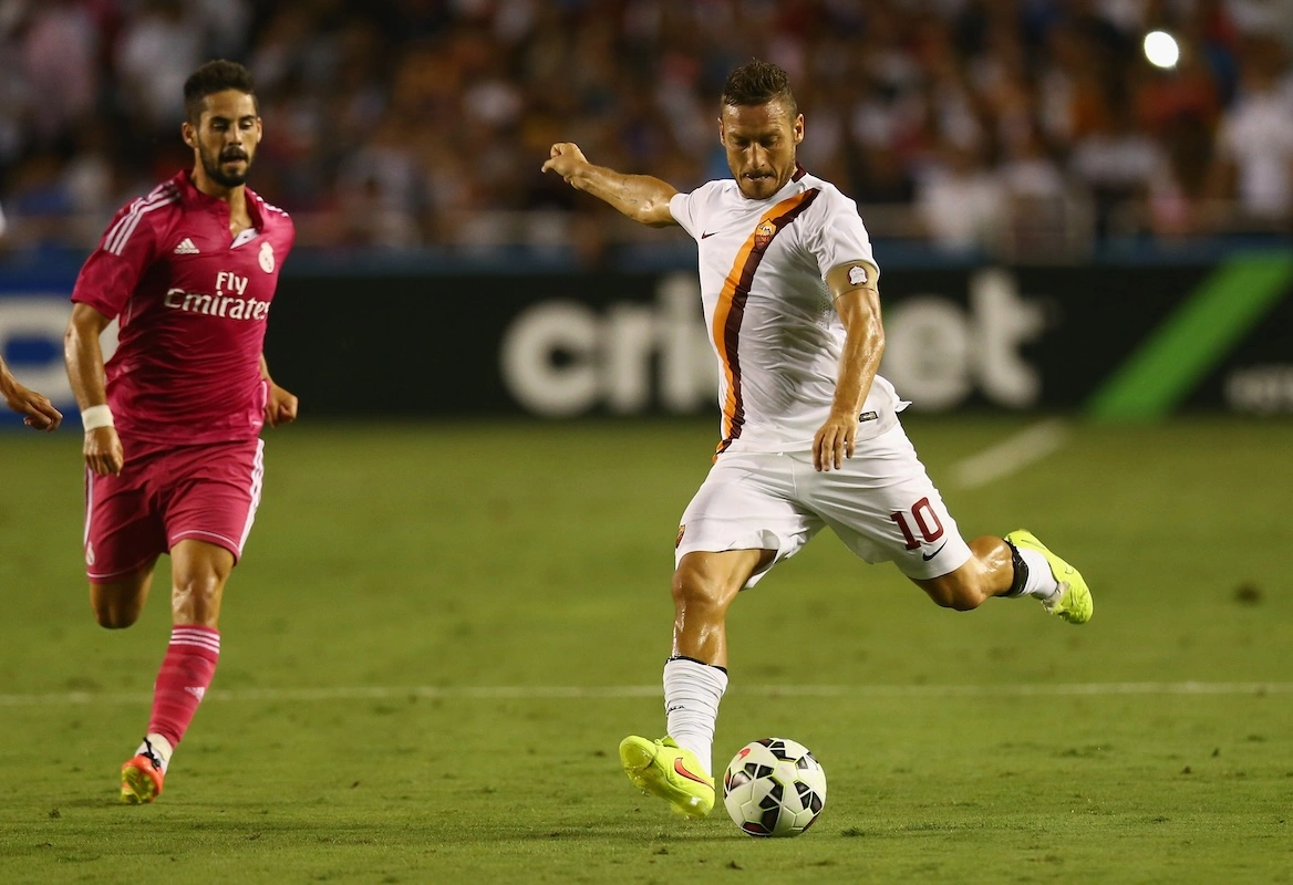 DALLAS, TX - JULY 29: Francesco Totti #10 of AS Roma dribbles the ball against Real Madrid during a Guinness International Champions Cup 2014 game at Cotton Bowl on July 29, 2014 in Dallas, Texas. (Photo by Ronald Martinez/Getty Images)