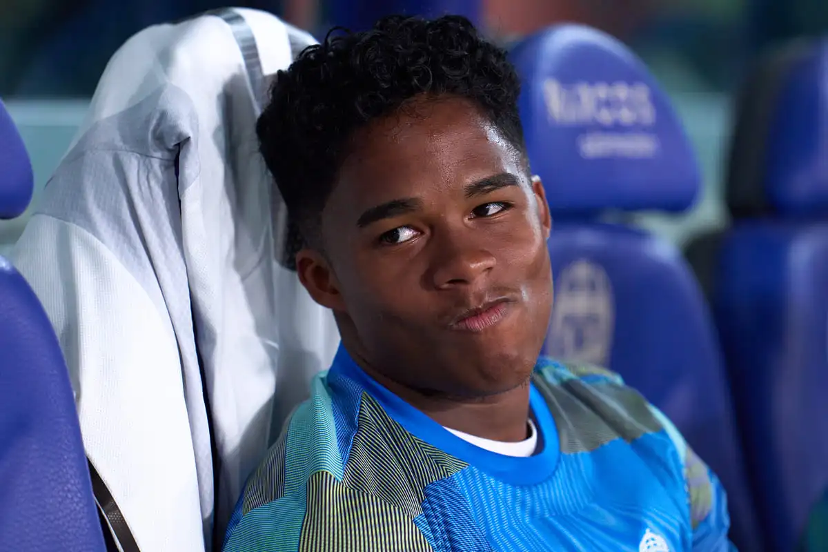 VALENCIA, SPAIN - SEPTEMBER 23: Endrick of Real Madrid looks on prior to the LaLiga EA Sports match between Levante UD and Real Madrid CF at Ciutat de Valencia on September 23, 2025 in Valencia, Spain. (Photo by Aitor Alcalde/Getty Images).