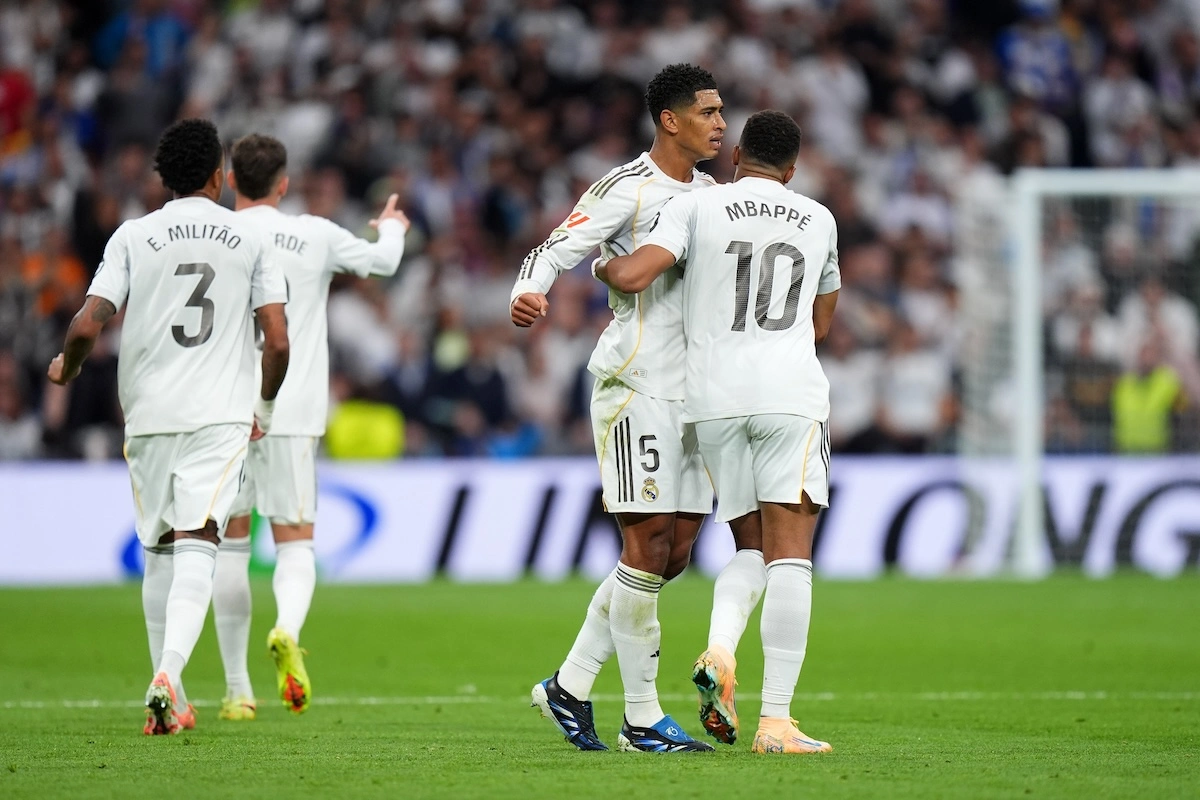 MADRID, SPAIN - OCTOBER 26: Kylian Mbappe of Real Madrid celebrates scoring his team's first goal with teammate Jude Bellingham during the LaLiga EA Sports match between Real Madrid CF and FC Barcelona at Estadio Santiago Bernabeu on October 26, 2025 in Madrid, Spain. (Photo by Angel Martinez/Getty Images)