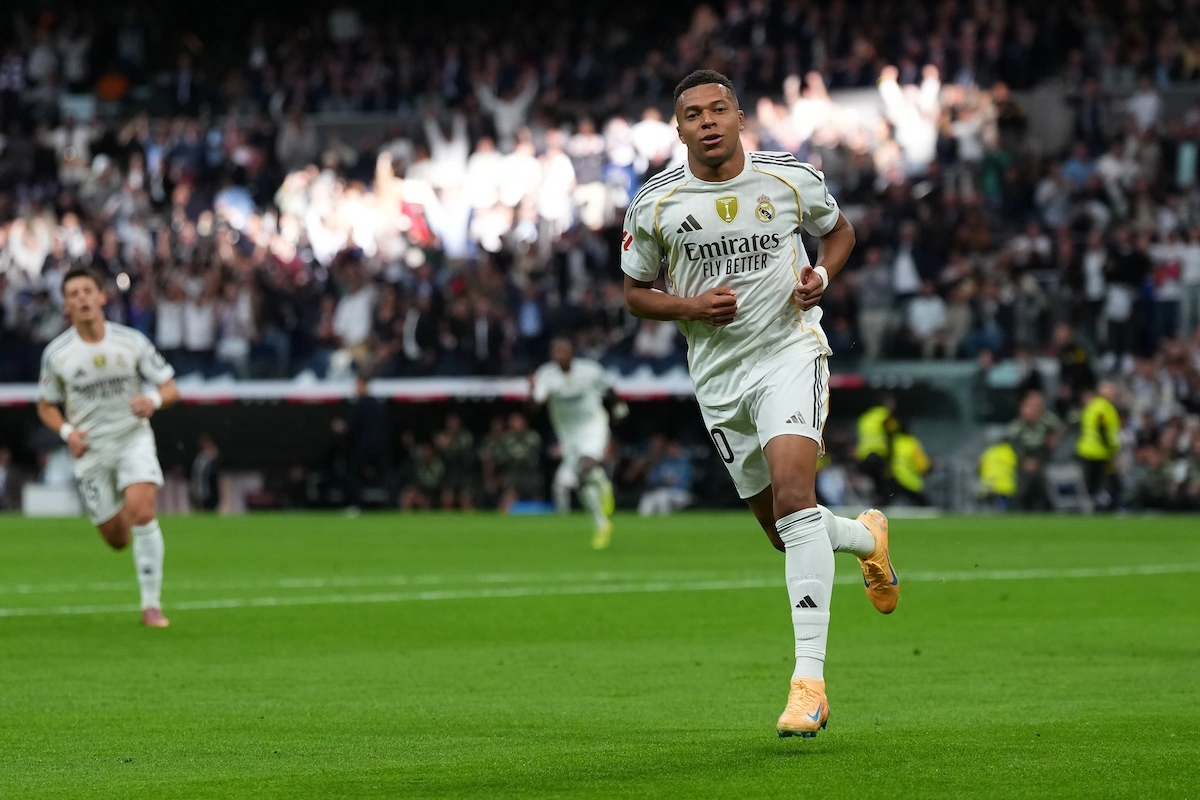 MADRID, SPAIN - OCTOBER 26: Kylian Mbappe of Real Madrid celebrates scoring his team's first goal during the LaLiga EA Sports match between Real Madrid CF and FC Barcelona at Estadio Santiago Bernabeu on October 26, 2025 in Madrid, Spain. (Photo by Angel Martinez/Getty Images)