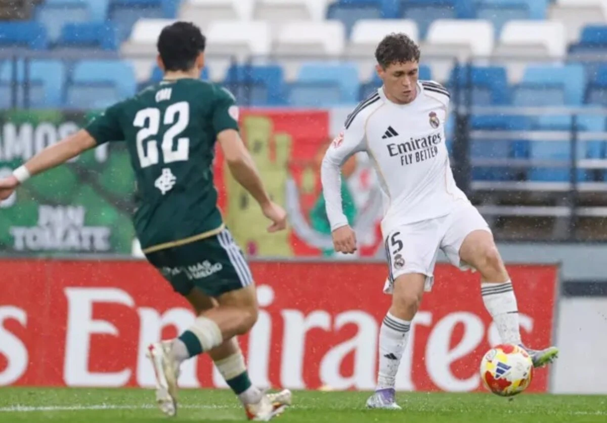 Manuel Serrano sous le maillot du Real Madrid Castilla (realmadrid.com).