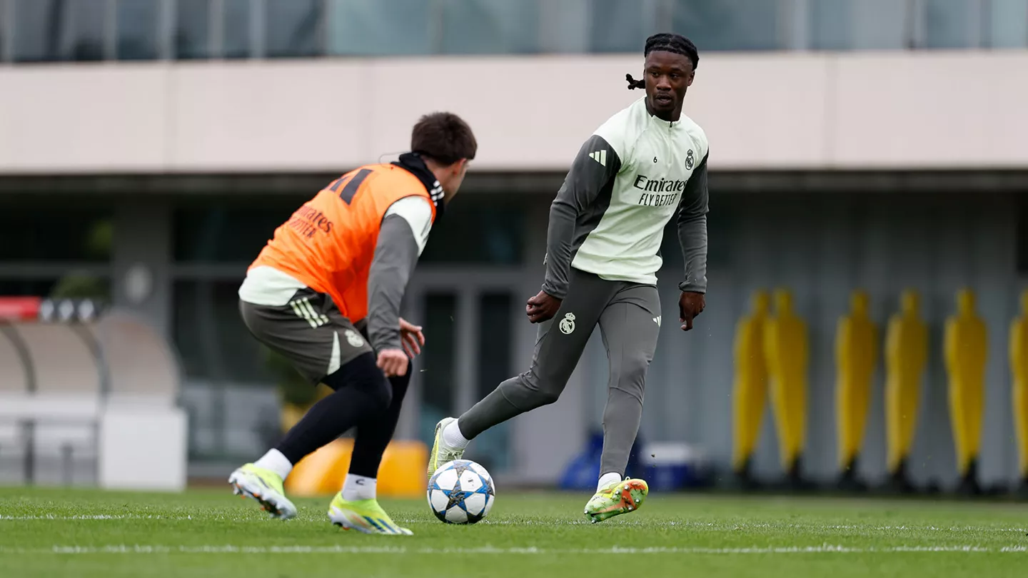 Camavinga et Güler à l'entraînement avant Olympiakos-Real Madrid (realmadrid.com)