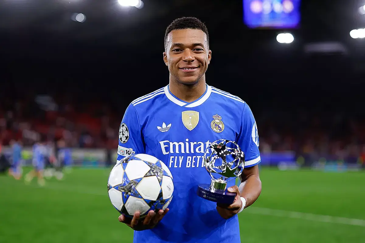 Mbappé : "Mes coéquipiers me font de nombreuses passes de grande qualité"(realmadrid.com)