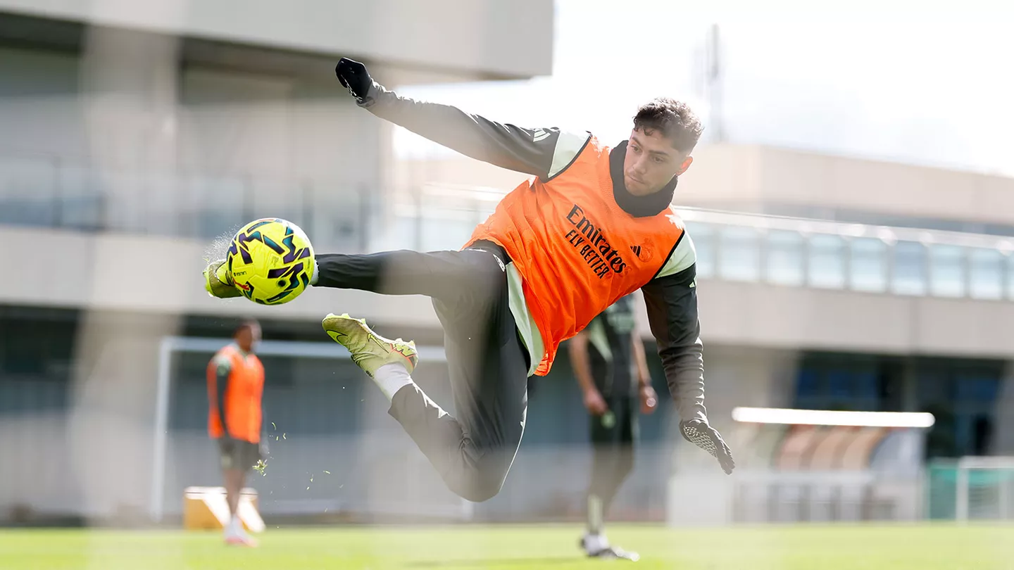 Fede Valverde à l'entraînement avant Elche - Real Madrid (realmadrid.com)