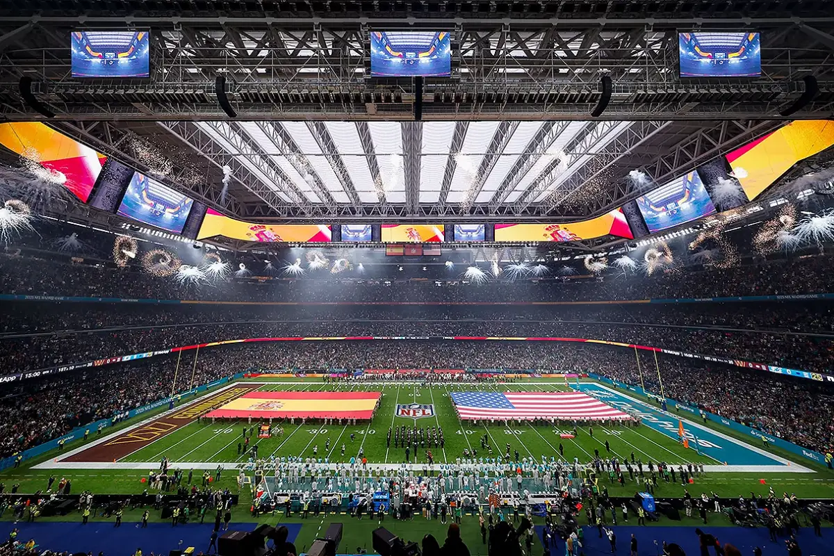 [VIDÉO] La transformation du Bernabéu pour la rencontre de NFL (realmadrid.com)