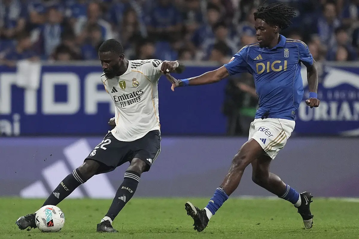 Rüdiger lors de Real Oviedo-Real Madrid (Photo by Juan Manuel Serrano Arce/Getty Images).