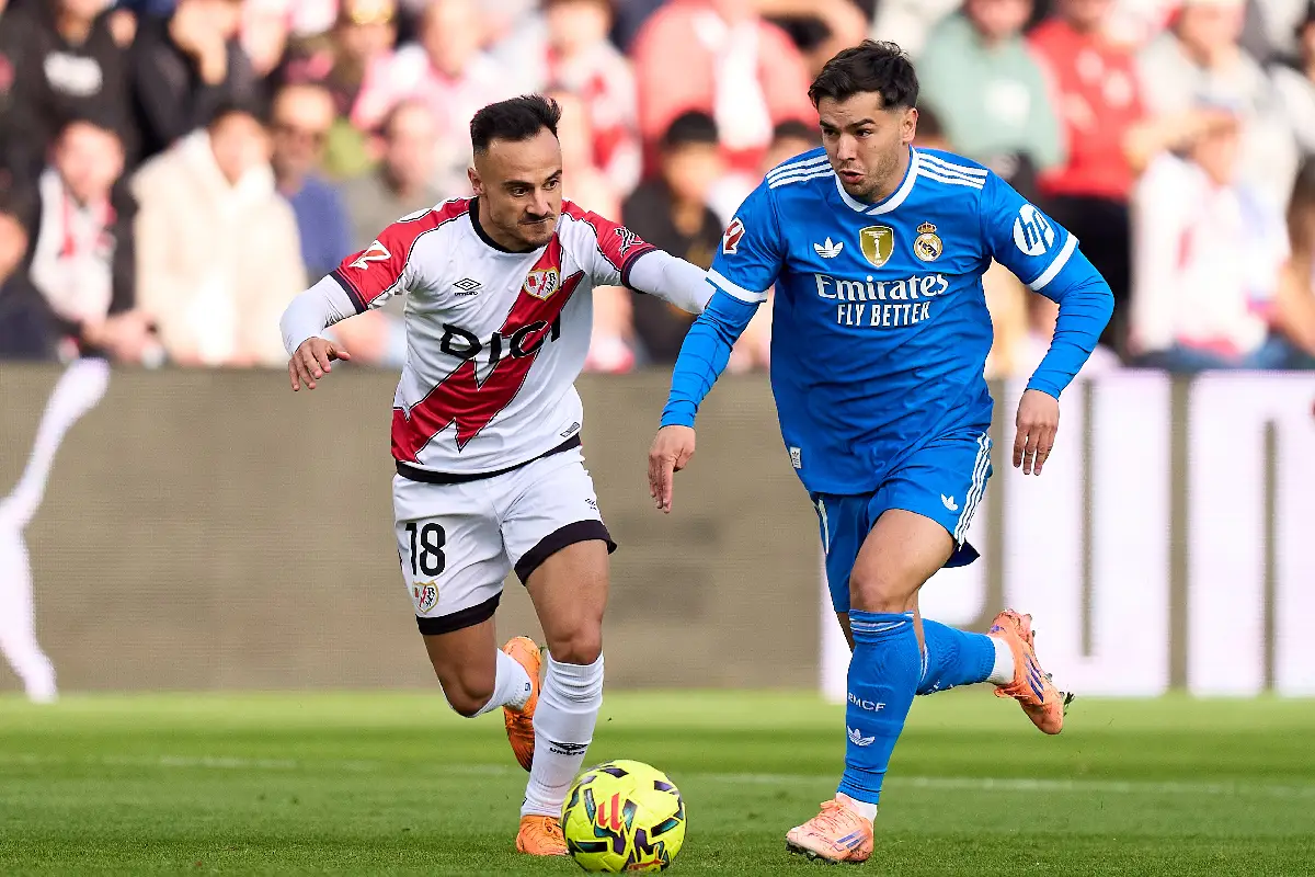 MADRID, SPAIN - NOVEMBER 09: Brahim Diaz of Real Madrid is challenged by Alvaro Garcia of Rayo Vallecano during the LaLiga EA Sports match between Rayo Vallecano de Madrid and Real Madrid CF at Estadio de Vallecas on November 09, 2025 in Madrid, Spain. (Photo by Angel Martinez/Getty Images)