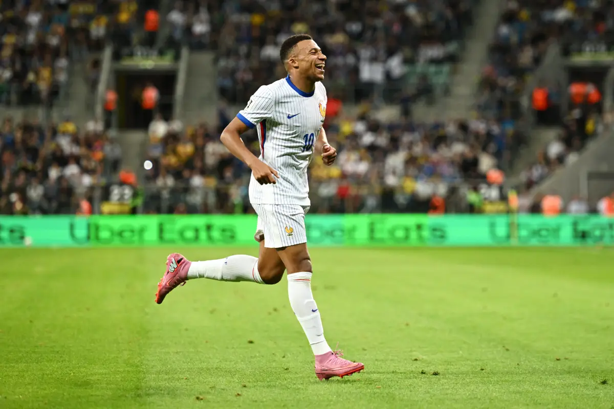 Mbappé avec les Bleus en septembre (Photo by Mateusz Slodkowski/Getty Images).