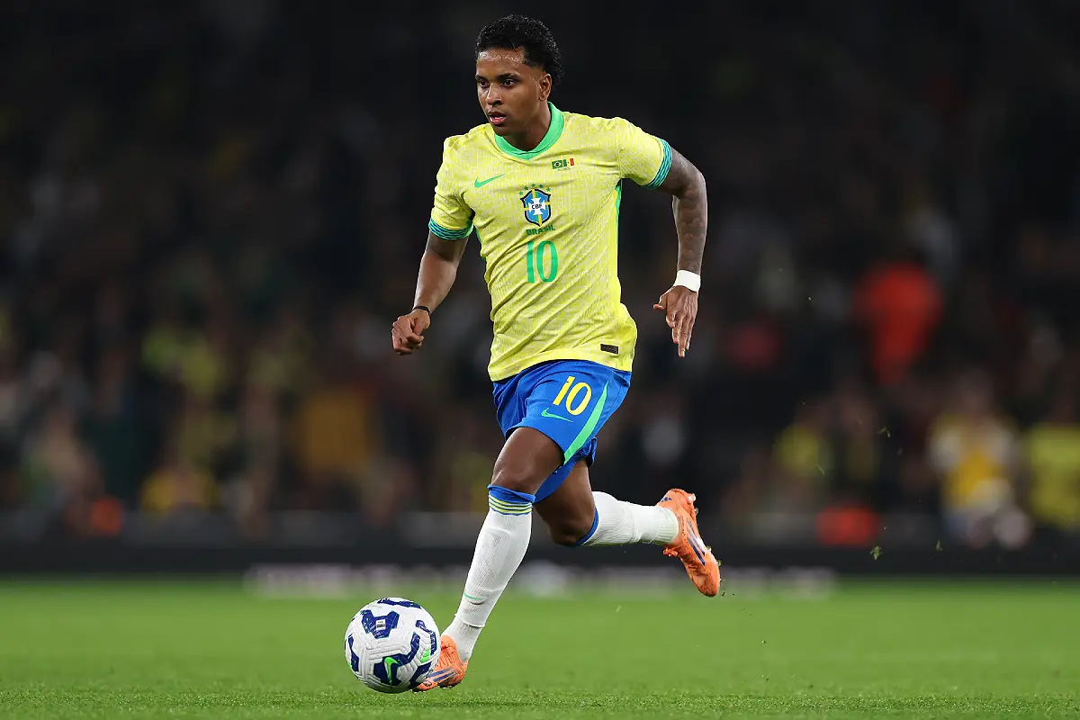 Rodrygo avec le Brésil à l'Emirates (Photo by Ryan Pierse/Getty Images).