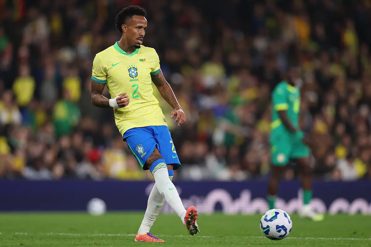 Éder Militao avec le Brésil (Photo by Ryan Pierse/Getty Images).