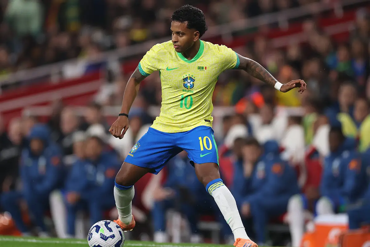 Rodrygo n'a pas la même forme avec le Real Madrid qu'avec le Brésil (Photo by Ryan Pierse/Getty Images).