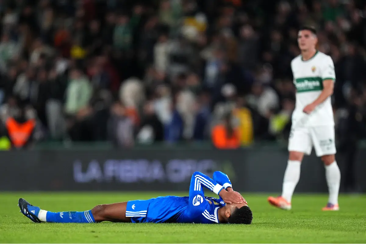 ELCHE, SPAIN - NOVEMBER 23: Jude Bellingham of Real Madrid reacts after the teams draw during the LaLiga EA Sports match between Elche CF and Real Madrid CF at Estadio Manuel Martinez Valero on November 23, 2025 in Elche, Spain. (Photo by Angel Martinez/Getty Images)