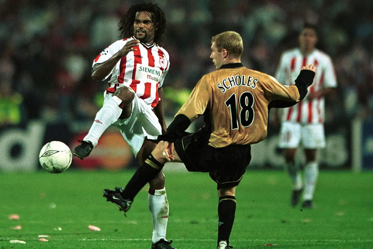 Karembeu a joué à l'Olympiakos après le Real Madrid (Shaun Botterill/ALLSPORT).