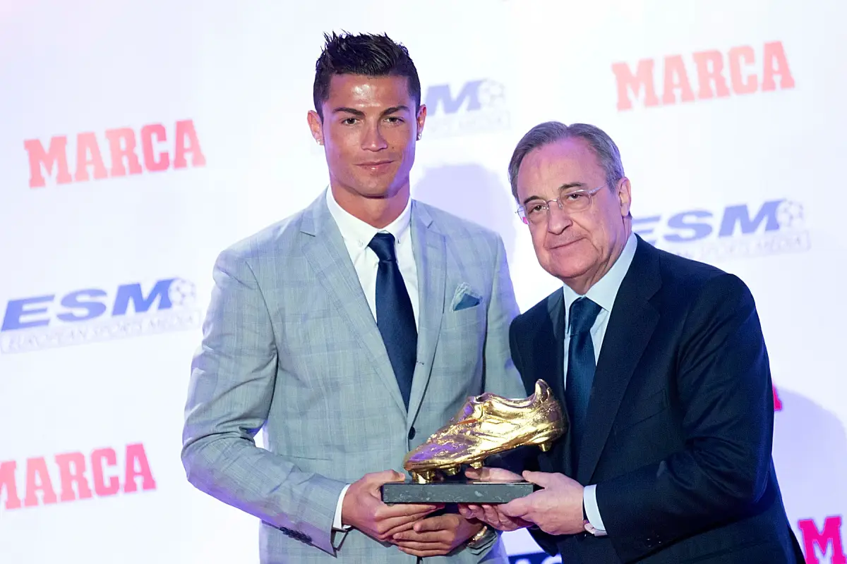 Cristiano Ronaldo qui reçoit le Soulier d